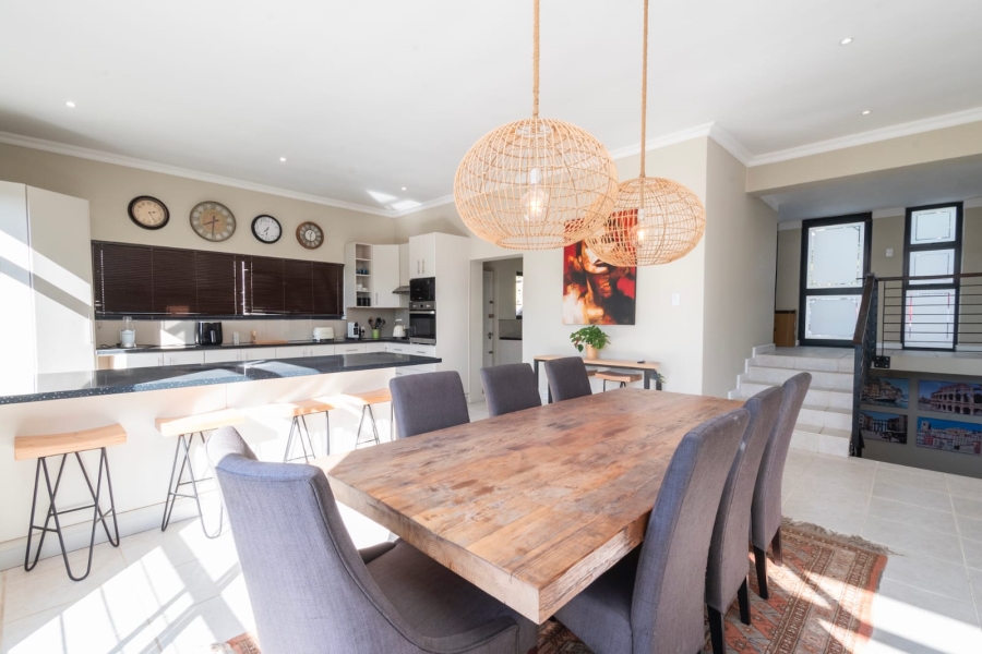 To Let 4 Bedroom Property for Rent in Oranjezicht Western Cape